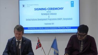 signingevent2.jpeg