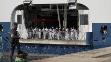 migrant-ship-italy.jpg