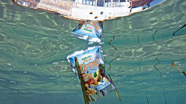 plastic-pollution-oceans.jpg