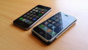 1st_gen_iphones.jpg