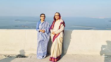 Prime Minister Sheikh Hasina and her sister Sheikh Rehana