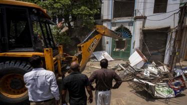 india-house-bulldoze
