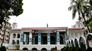 Historic graves at Old Dhaka's Hussaini Dalan that often go unnoticed  