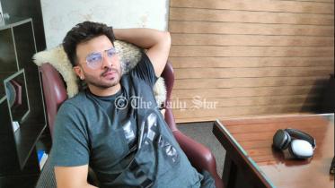 Shakib Khan overwhelmed on returning home
