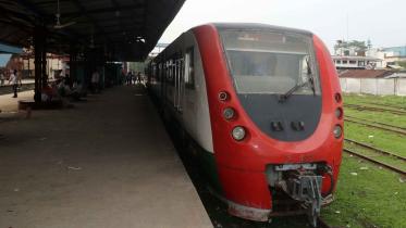 demu-train-repair-1.jpg