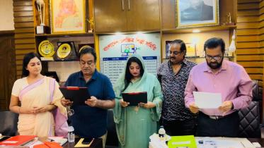 Moushumi, Dipjol take oath at Bangladesh Film Artistes Association