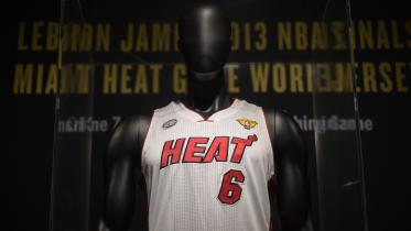 lebron_jersey_.jpg