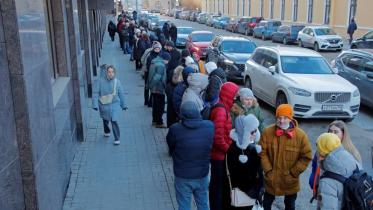 how_sanctions_complicated_day-to-day_banking_for_russians.jpg