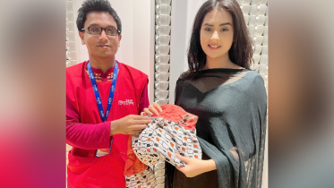 Bubly buys burnt clothes to aid Bangabazar victims