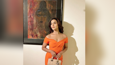 Nusraat Faria poses with Bhabna's painting 