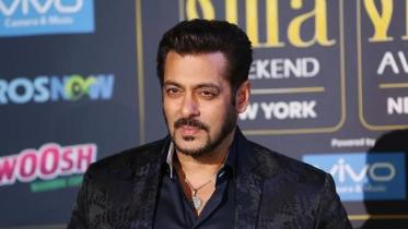Reporter proposes Salman Khan for marriage at IIFA 