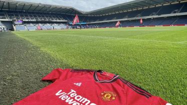 man_utd_jersey.jpg