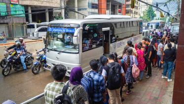 BracU students waiting in queue to board the bus. 