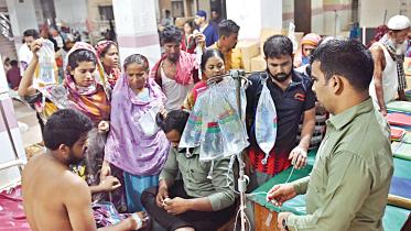 Saline disappearing from store shelves in Dhaka due to dengue surge