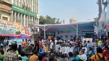 AL leaders, activists gathering on Bangabandhu Avenue to join rally