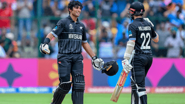 Ravindra roars as New Zealand post 401-6 against Pakistan