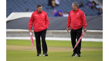 Illingworth, Kettleborough to take charge of World Cup final