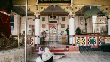 In Mirpur, at the tomb of Shah Ali Baghdadi, lively Zikrs and Qawwalis are held on Thursday evenings where men, women, and children all gather to celebrate their devotion.