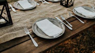 Table manners 101: Dining etiquettes explained     (hannah-busing-0BhSKStVtdM-unsplash)
