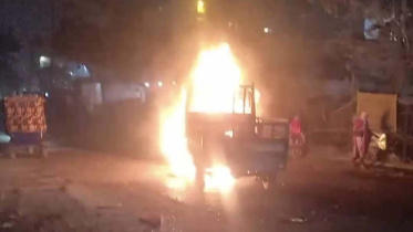 Pickup van torched in Fatullah