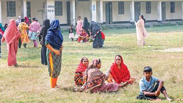 Awami League leaders bringing voters by promising them civic facilities