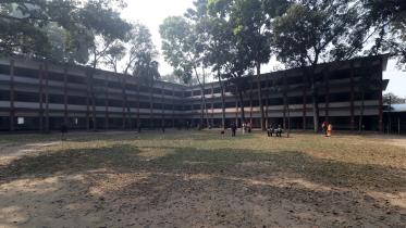 Birganj Government College polling centre in Dinajpur-1 wears a deserted look yesterday morning. 
