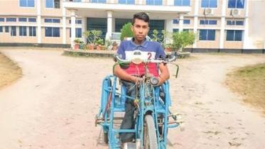 Wheelchair-Bound IBA-RU Student Delivers Food for Education