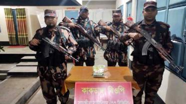 BGB members seize one kg of crystal meth in Benapole
