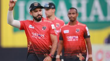 Comilla Victorians pacer Aamer Jamal celebrates his five-wicket haul against Khulna Tigers by raising the match ball. Photo: Firoz Ahmed 