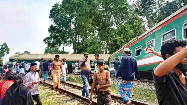 Chattogram delinked as train derails in Cumilla
