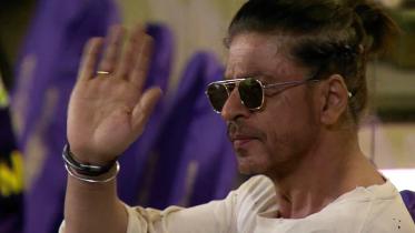 Shah Rukh Khan's smoking habit reignites debate after video surfaces