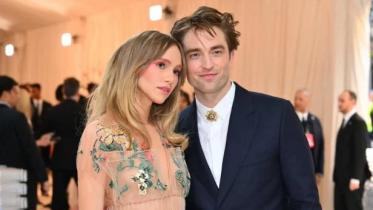 Robert Pattinson and Suki Waterhouse spotted with baby