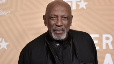 Louis Gossett Jr, first Black man to win best supporting actor Oscar, dies at 87