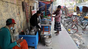 Green Road: Footpaths under the clutch of extortionists