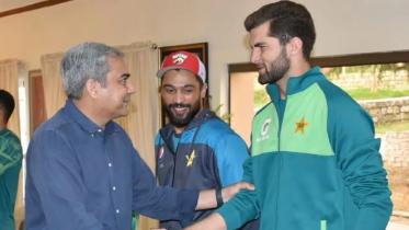 Shaheen Afridi and PCB chairman Mohsin Naqvi