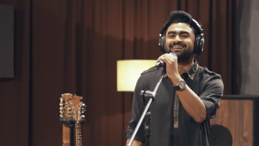 Living Room Session: Imran and Pavel weave together ‘Gole Male Pirit Koro Na’