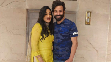 Rituparna and Shakib Khan reunite at Kolkata 