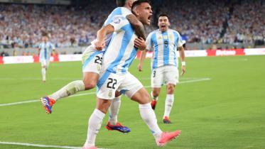 Martinez's late strike sends Argentina into Copa quarters