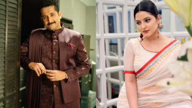 Parambrata showers Pori Moni with praise