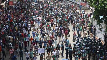 Students say 'Bangla Blockade' to continue despite SC's status quo on HC order