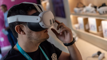 Meta discontinues headset project