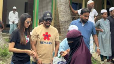  Mim-Emon deliver flood relief to Chandpur