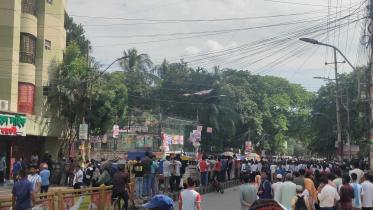 Dhaka College, Ideal College students clash in Science Lab area
