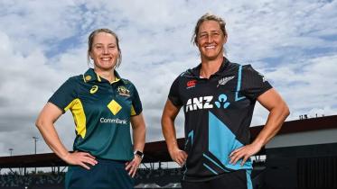 Alyssa Healy, Sophie Devine