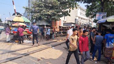 sholoshahar-nazirhat-rail-tracks.jpg