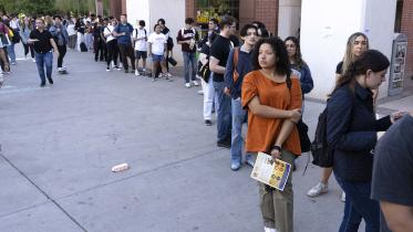 us_voters_wait.jpg