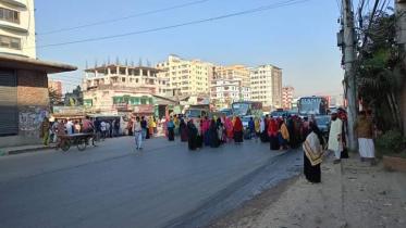 Gazipur RMG workers block highway for arrears again