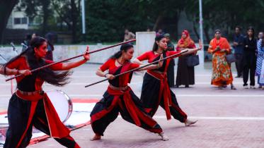 Roaring slogans, cultural activities call on ending violence against women