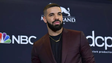 Drake surprises Melbourne concertgoers, gives away $45,000