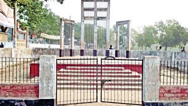 gurudayal-college-shaheed-minar.jpg